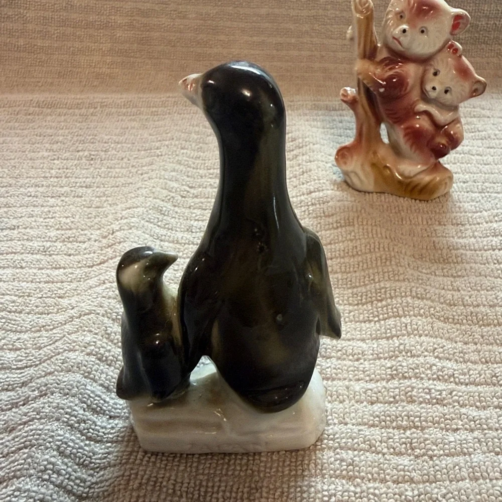 Vintage porcelain bird, penguin & bear figurines. Made in Japan - Picture 5 of 10